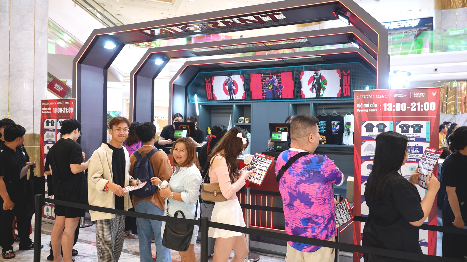 Hệ thống POS Sellaz tại booth merchandise VCT Pacific 2026